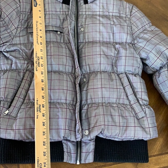 #  Guess Jacket - Picture 16 of 16